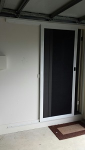 Aluminium screen sliding door